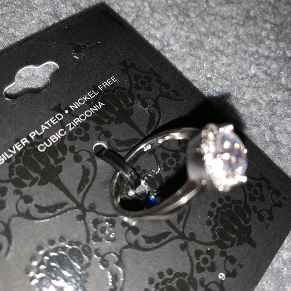 - Silver Plated CZ Ring Size 9 - Picture 5 of 6
